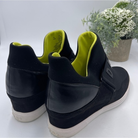 From DKNY, the Cosmos Logo‎ 3” Hidden Wedge Sneaker Slip On street style Sz 9.5M - Picture 2 of 15